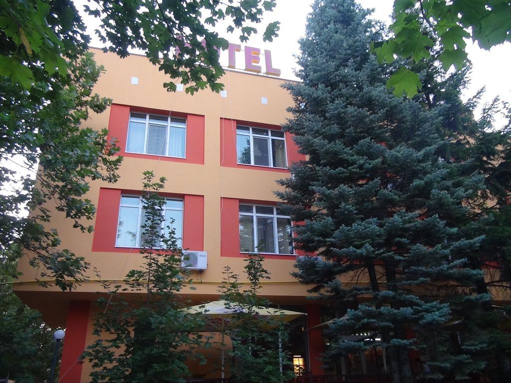 Family Hotel Familya Ruse Exterior foto